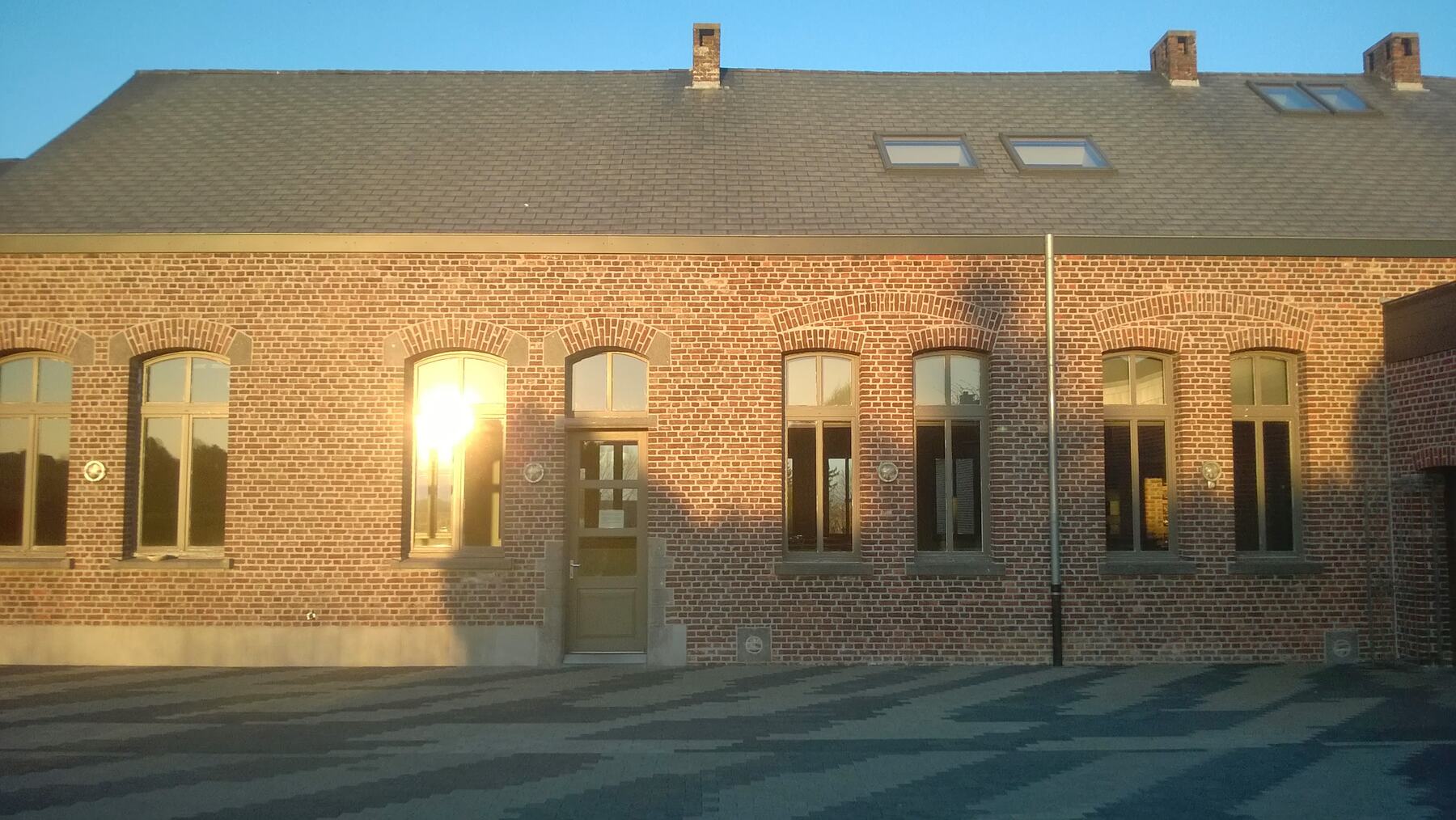 Voorgevel van het ontmoetingscentrum